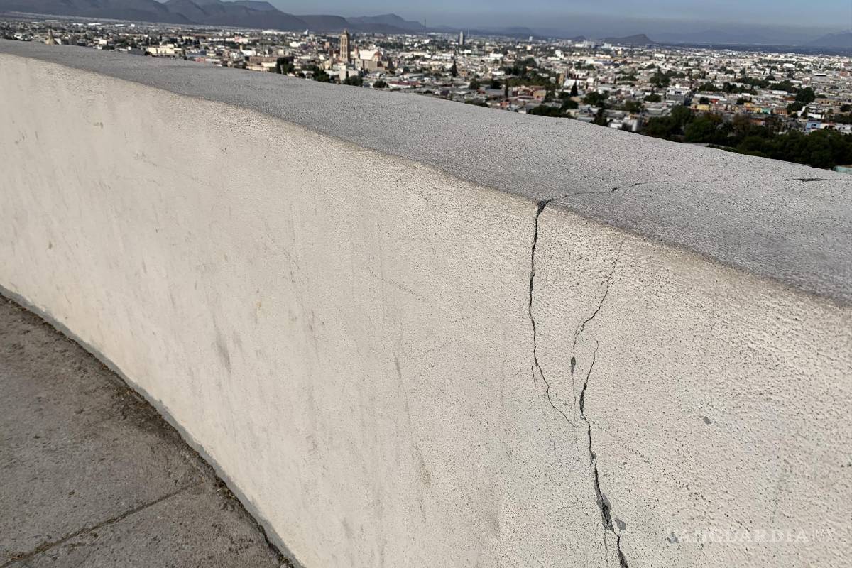 Terraplén del Mirador de Saltillo se cuartea