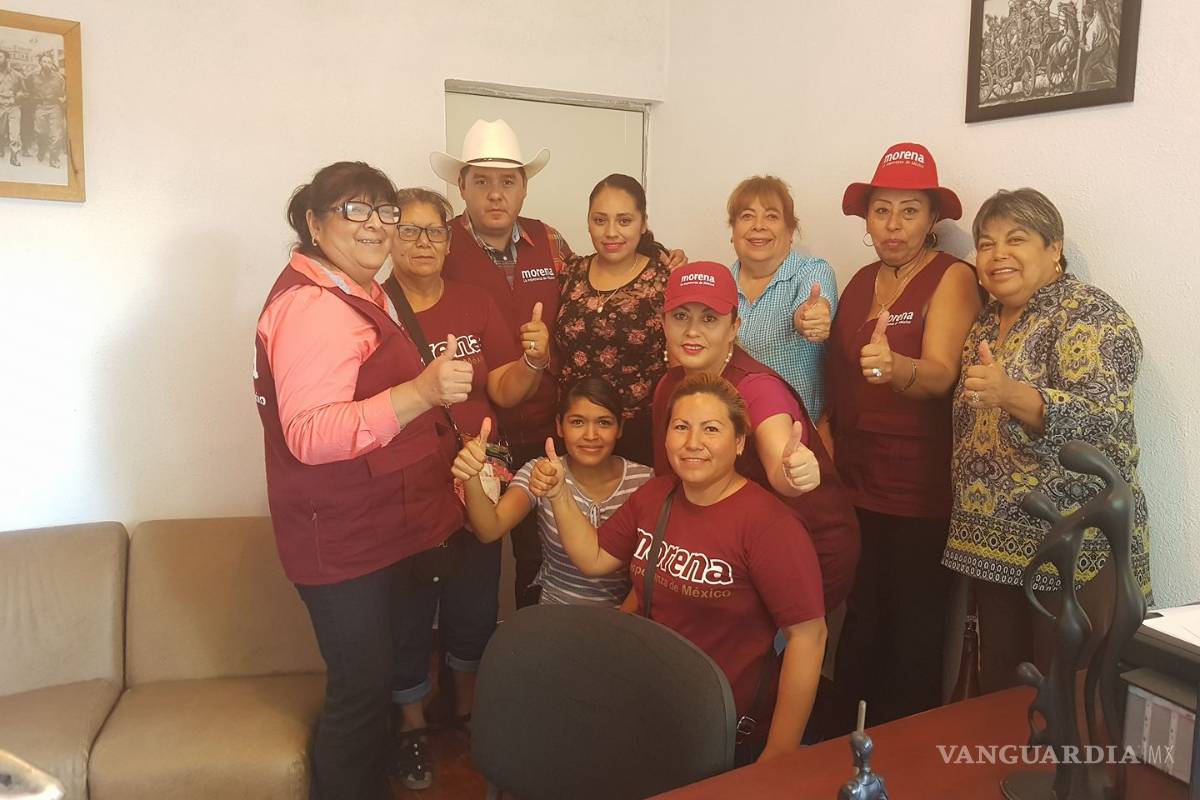 Gustavo de la Rosa obtiene constancia como candidato de Morena a la alcaldía de Ocampo