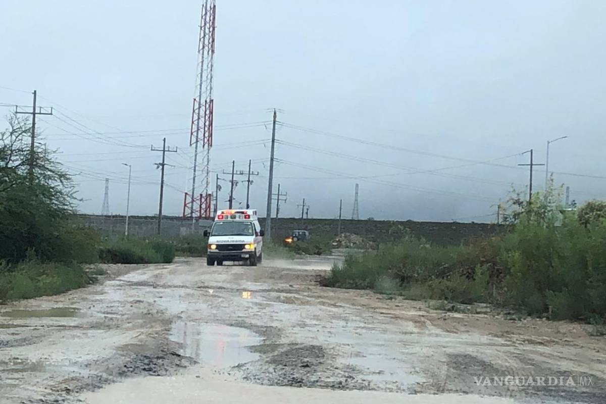 $!Arrastra corriente a camioneta de familia con 10 personas en Arteaga; tres están desaparecidas