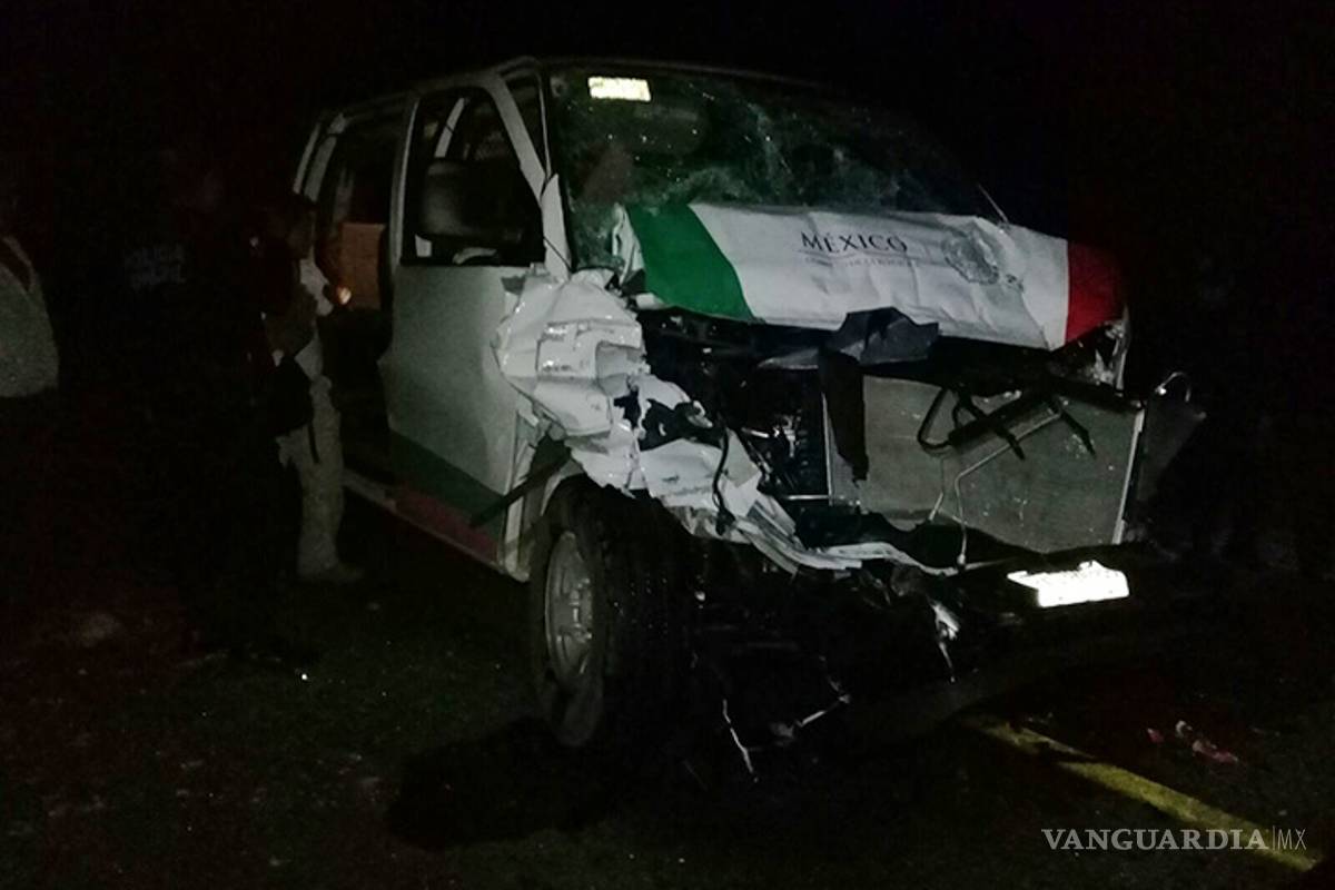 Choque de camioneta del INM deja 16 lesionados