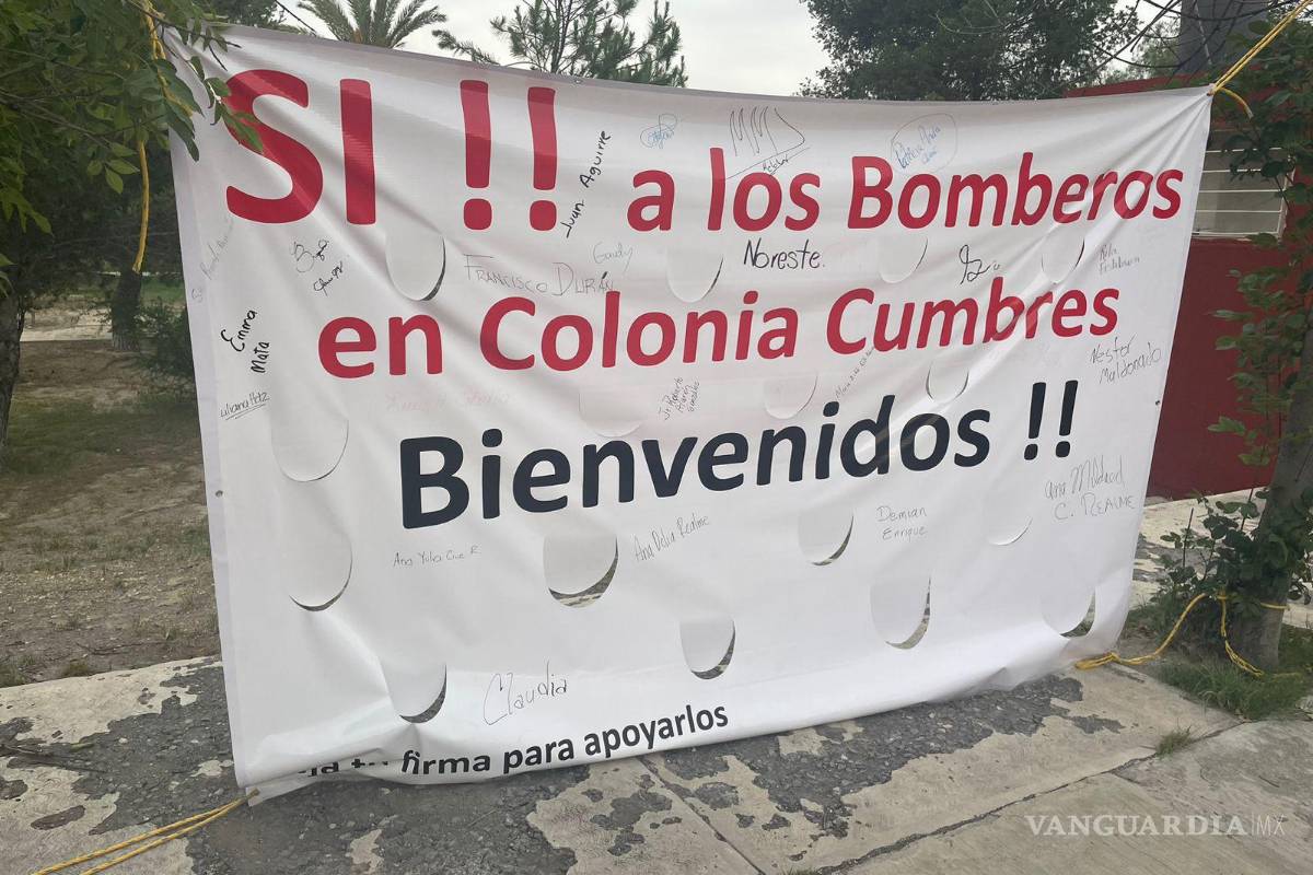 Saltillo: vecinos de Cumbres y colonia Latinoamericana ponen nueva lona a favor de estación de bomberos