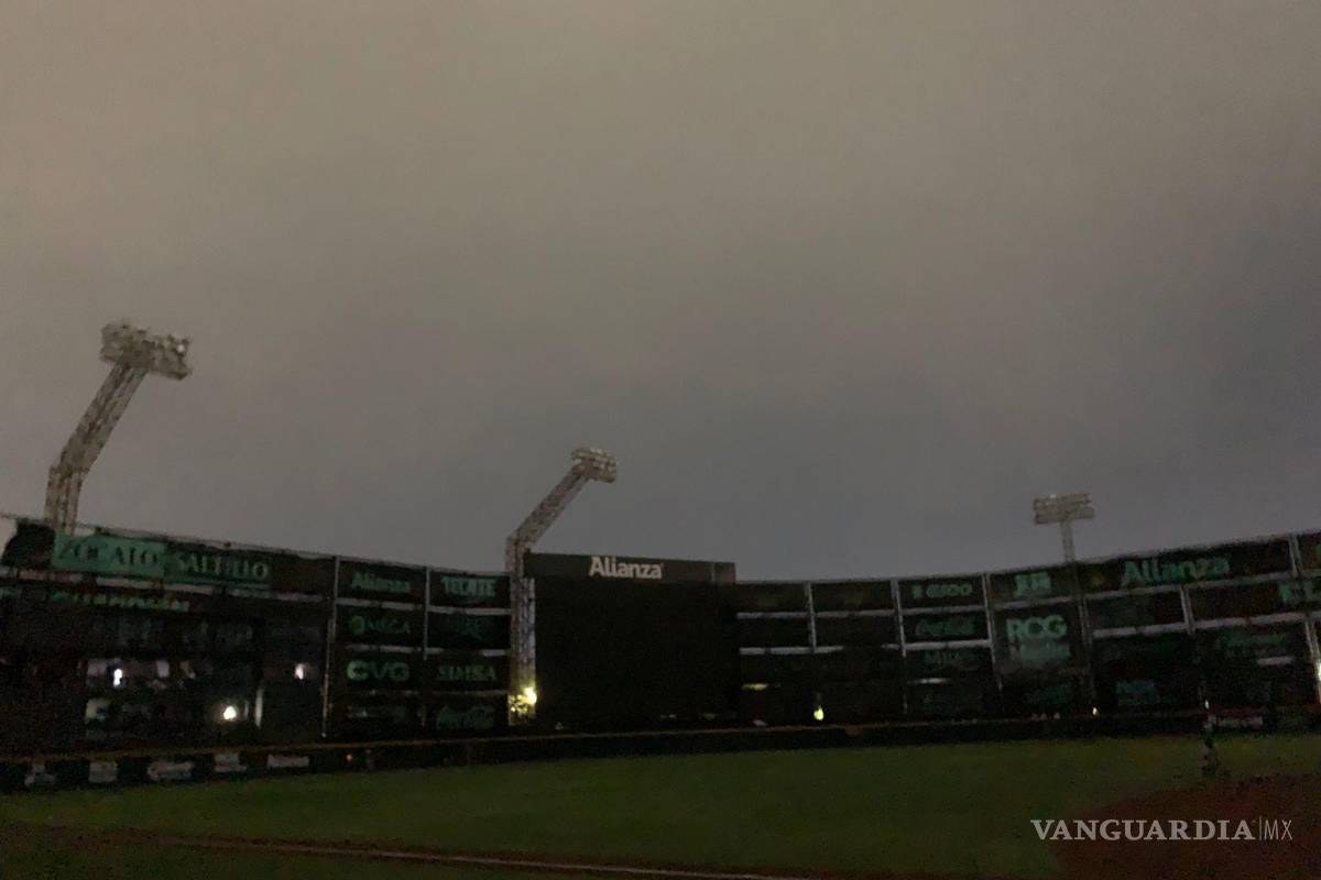Mega apagón detiene partido de Saraperos y afecta a zona aledaña al Madero; encuentro se reanuda