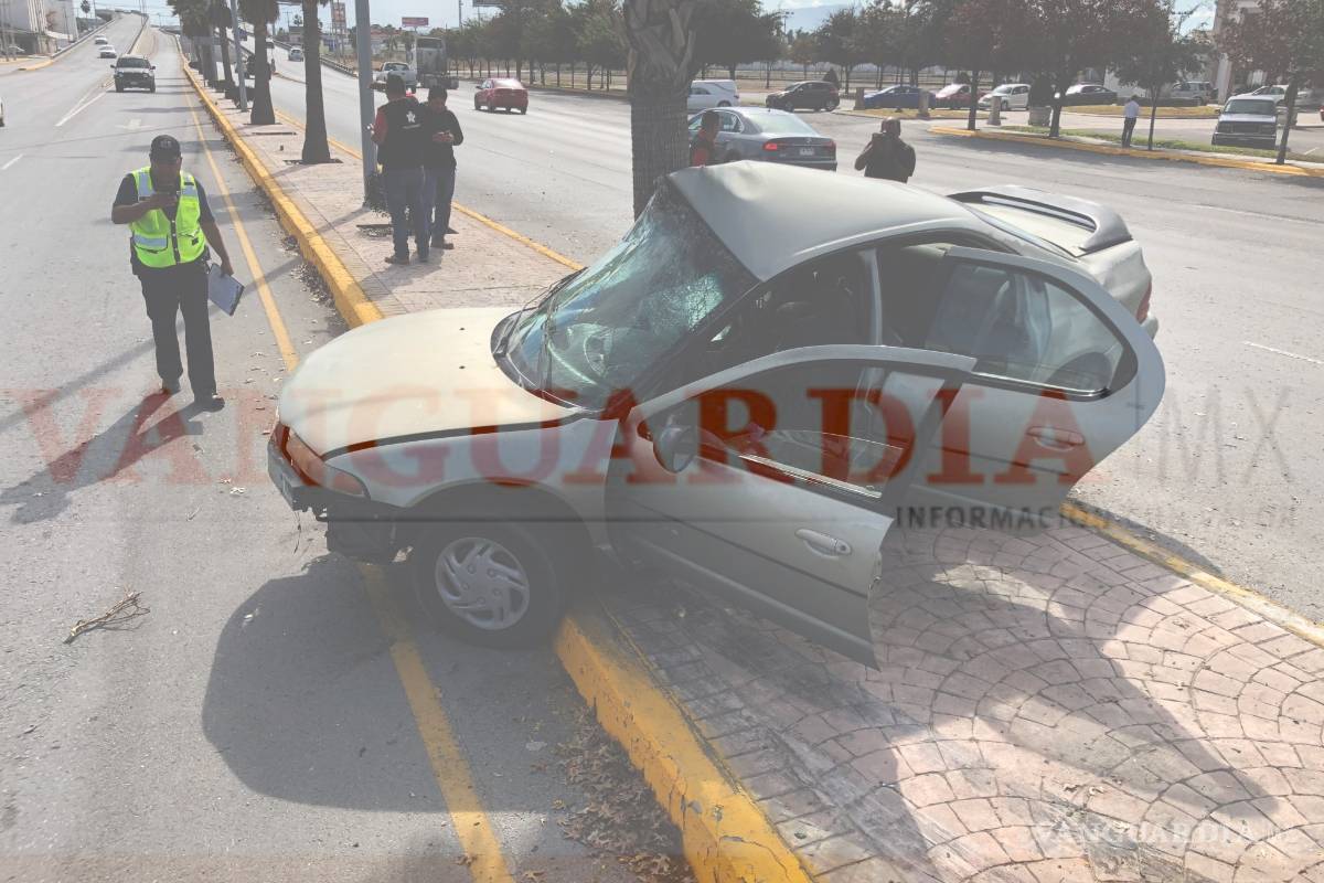 Captan en video el accidente vial que dejó grave a conductor en Saltillo