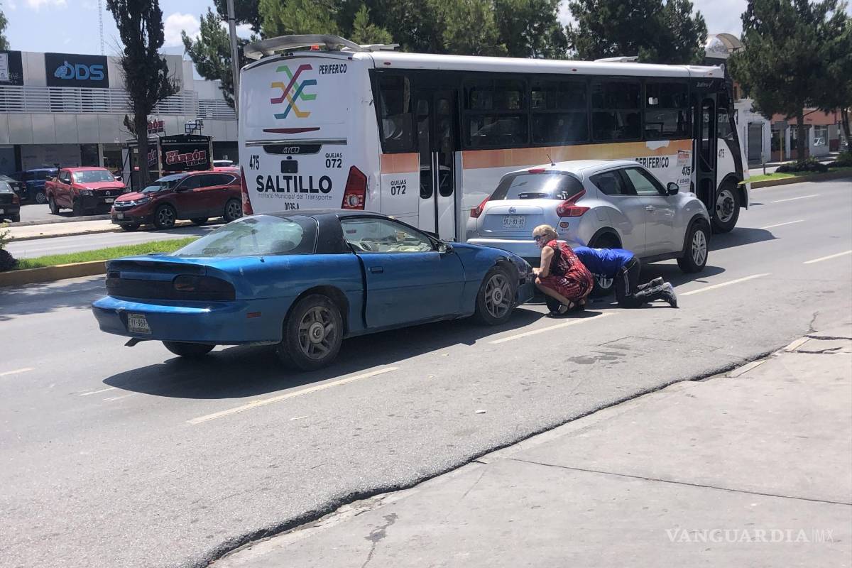 Mujer se rompe tabique nasal en choque por alcance al norte de Saltillo