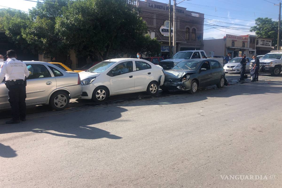 Resultan lesionados tres menores en choque múltiple en Saltillo