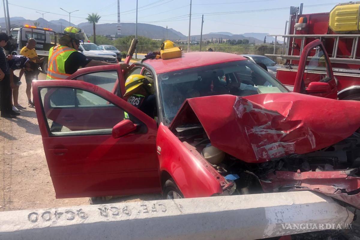 Fuerte accidente automovilístico deja dos lesionados en Saltillo