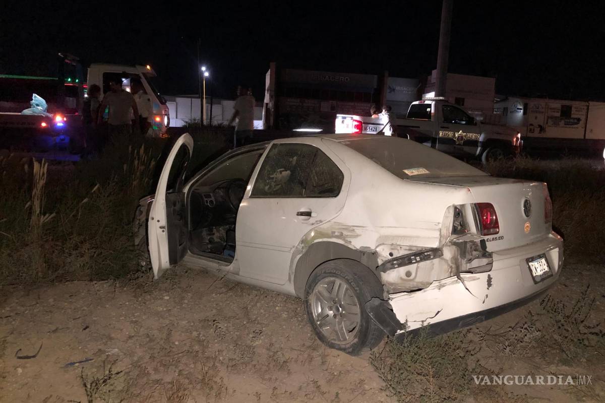 Saltillo: conductor ebrio se sale del camino al tomar una curva a gran velocidad