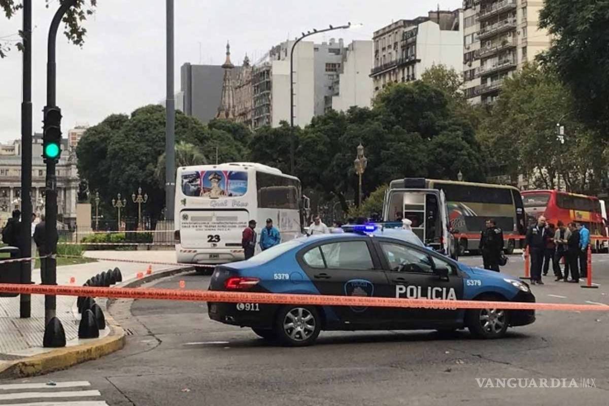 Balean a diputado fuera del congreso de Argentina, muere su acompañante