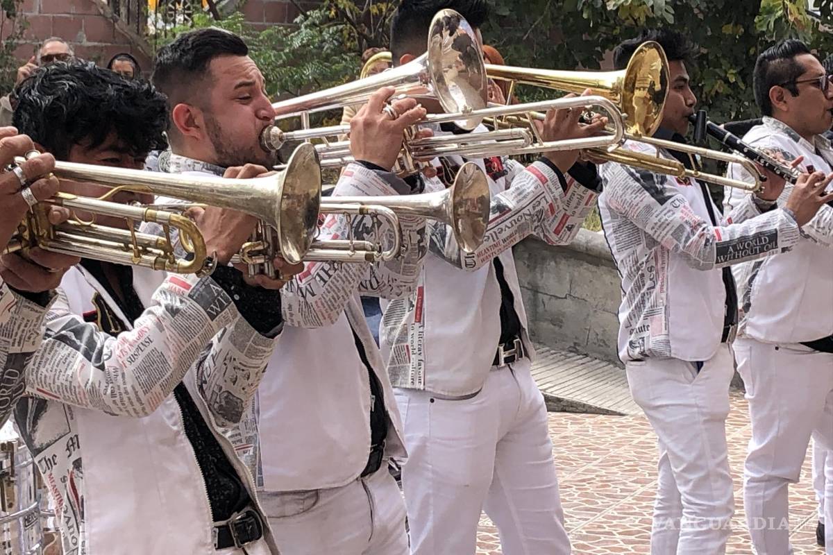 Por pandemia de COVID-19, integrantes de la Banda Brava de Saltillo dejan la música para buscar con oficios el sustento