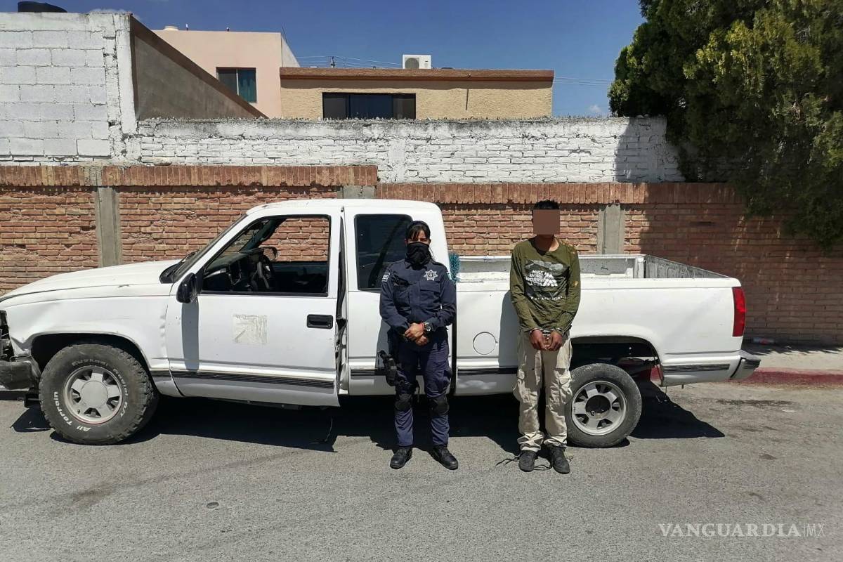 Detienen a hombre por robo de camioneta tras persecución en Saltillo; un involucrado escapa