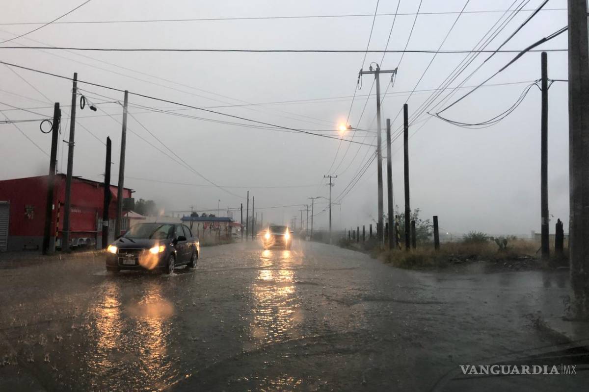 Azota a Saltillo fuerte lluvia; reportan inundaciones y fallas en el servicio eléctrico