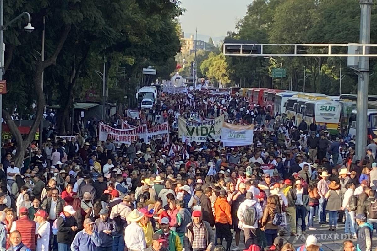 Llegan 150 camiones de Guerrero y 72 más de Coahuila a marcha de AMLO