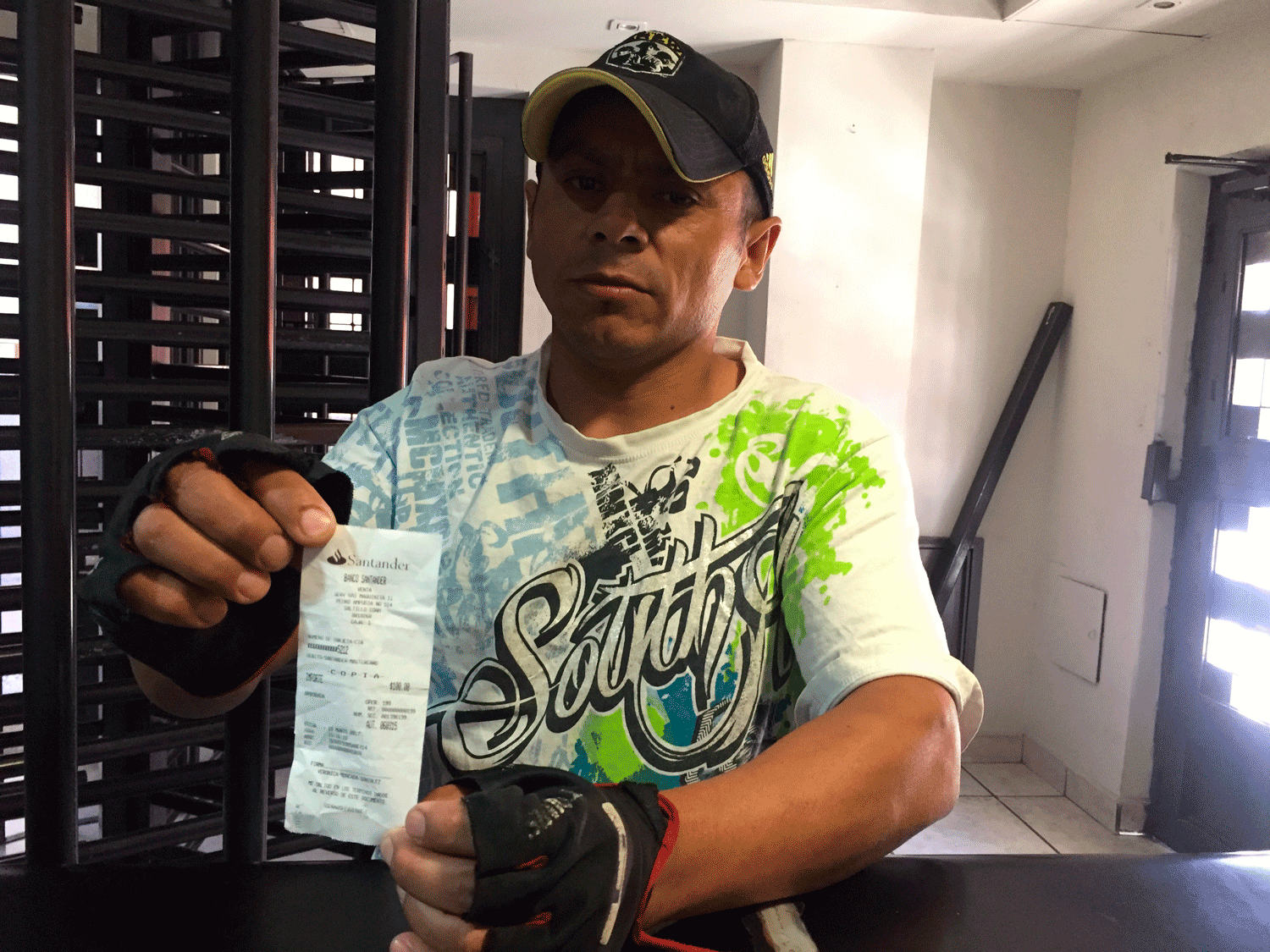 Denuncia ciudadano a gasolinera en Saltillo; afirma que exigen consumo mínimo