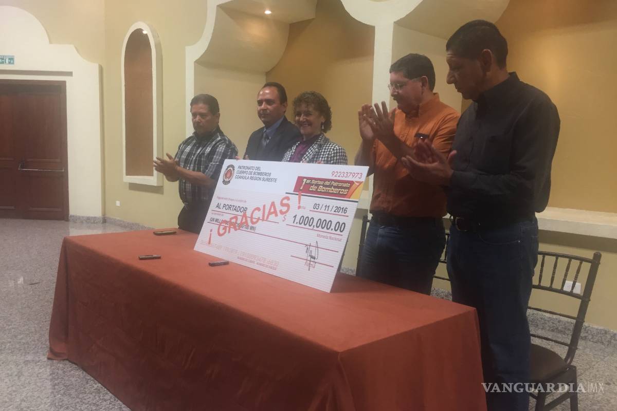 Patronato de Bomberos Coahuila entrega premios de sorteo