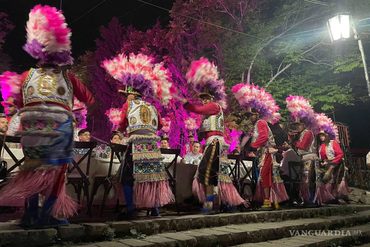 $!En esta cena especial en Santa Anita se contó con la presencia de matlachines.