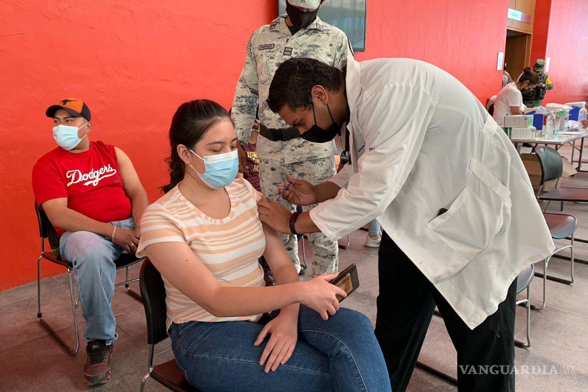 Vacunarán solo a 3 mil jóvenes en Arteaga, piden a la población no acudir a Ciudad Universitaria