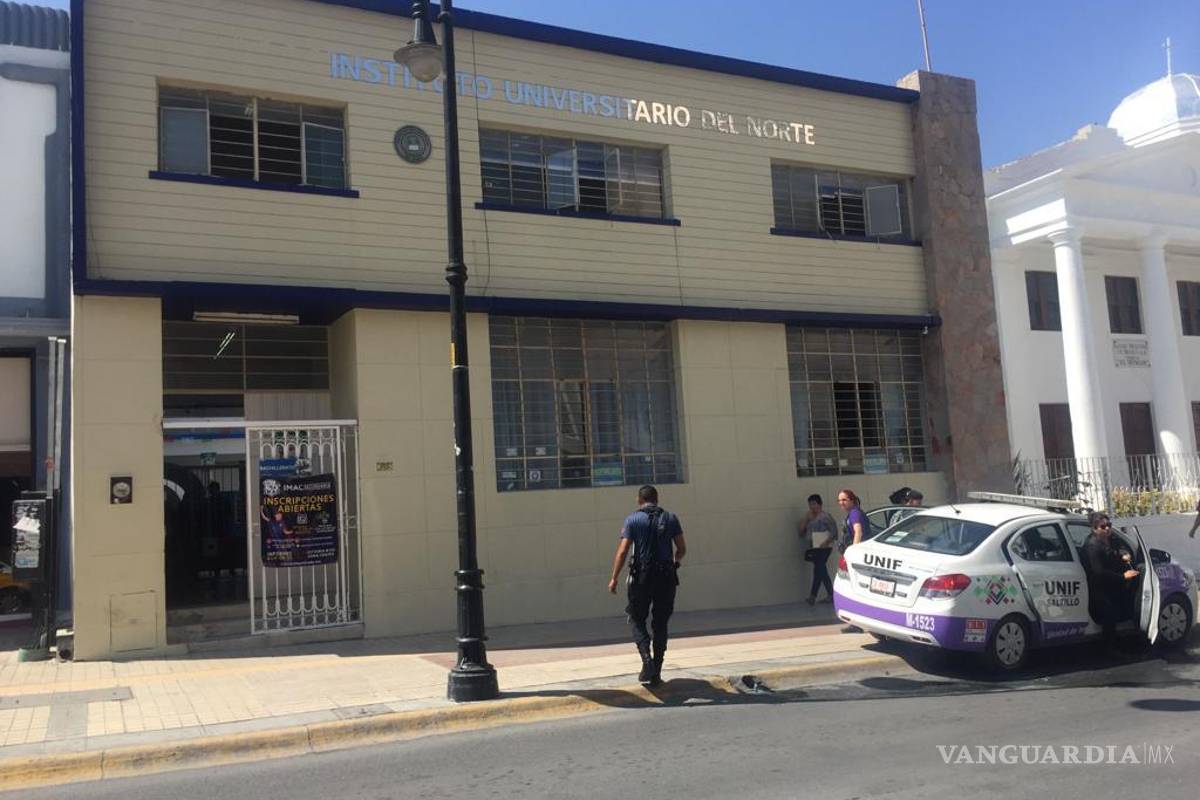 Estudiante en Saltillo amenaza con tirarse desde el techo de su escuela