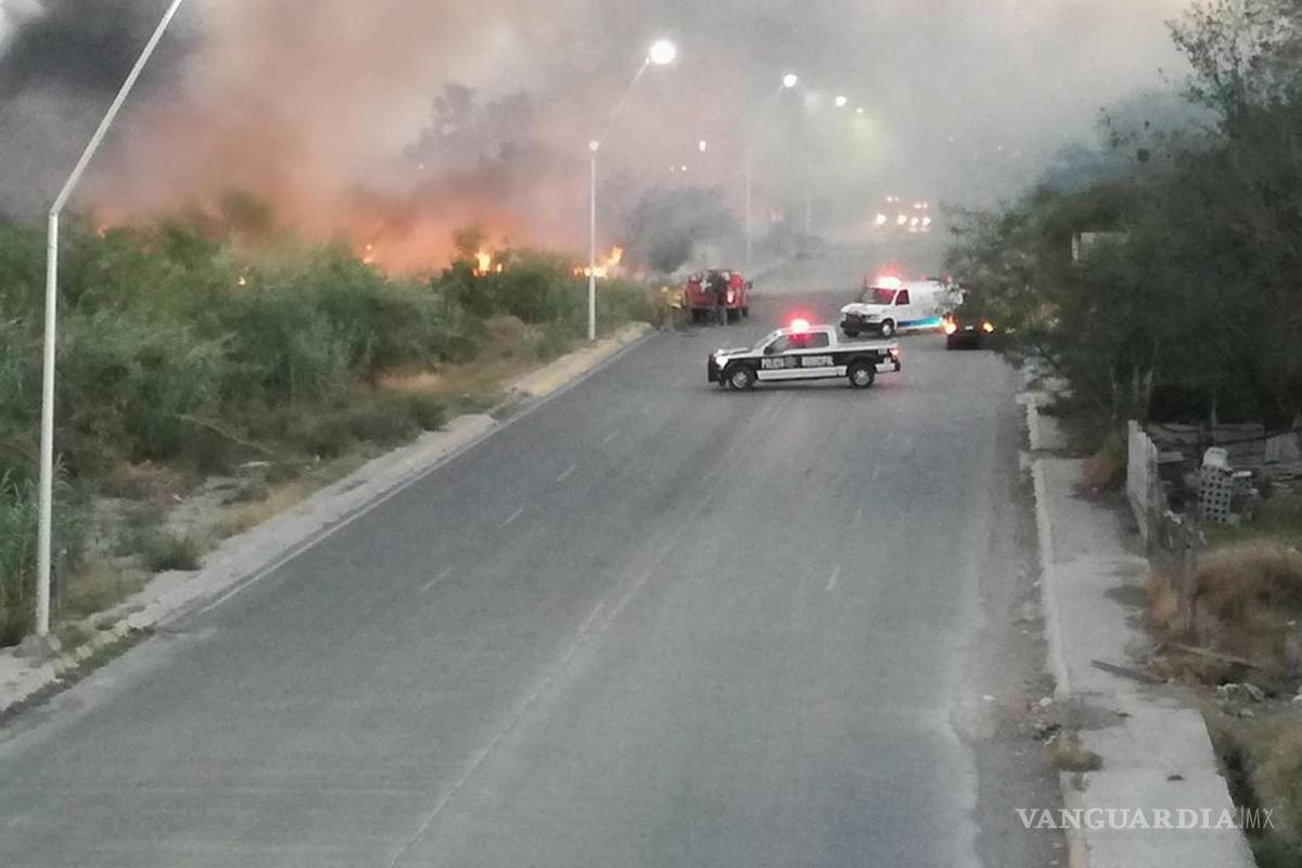 Empresas y voluntarios apoyaron a Bomberos Monclova a combatir el fuego
