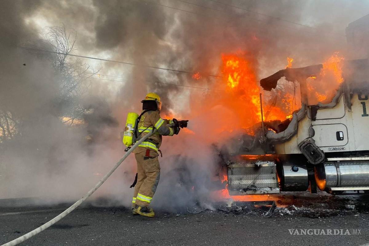 Tras un martes violento, ahora crimen organizado realiza narcobloqueos en Nuevo León