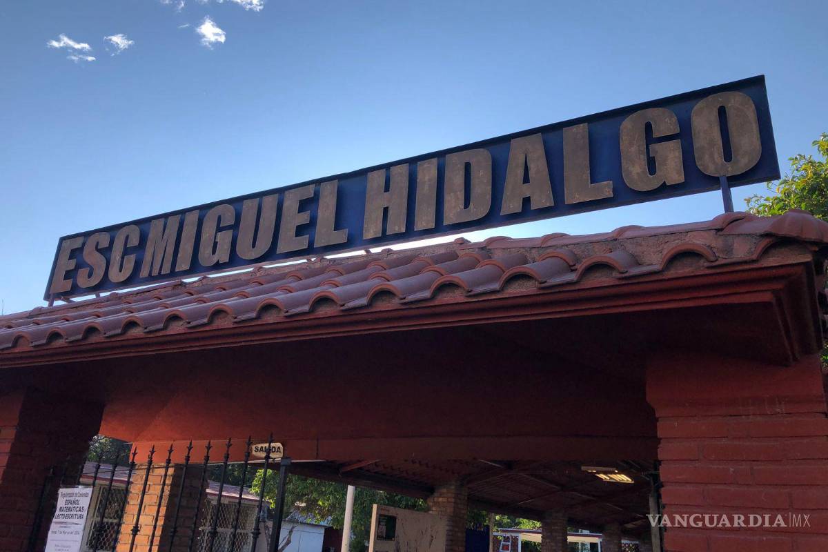 $!Representantes de la Secretaría de Educación de Coahuila se reunieron con los padres de familia para discutir soluciones ante las quejas por el descuido en la infraestructura escolar.