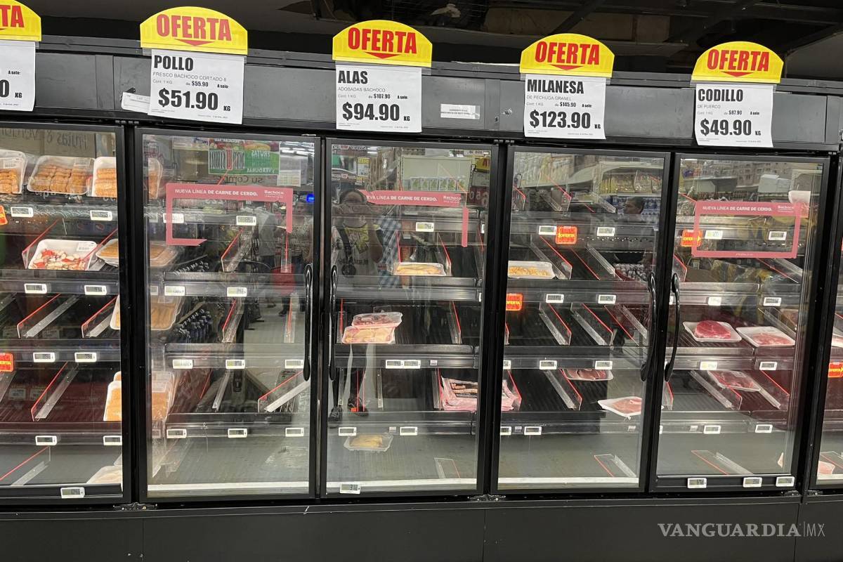 $!Vitrina de carnes en Culiacán, con diversos espacios vacíos.