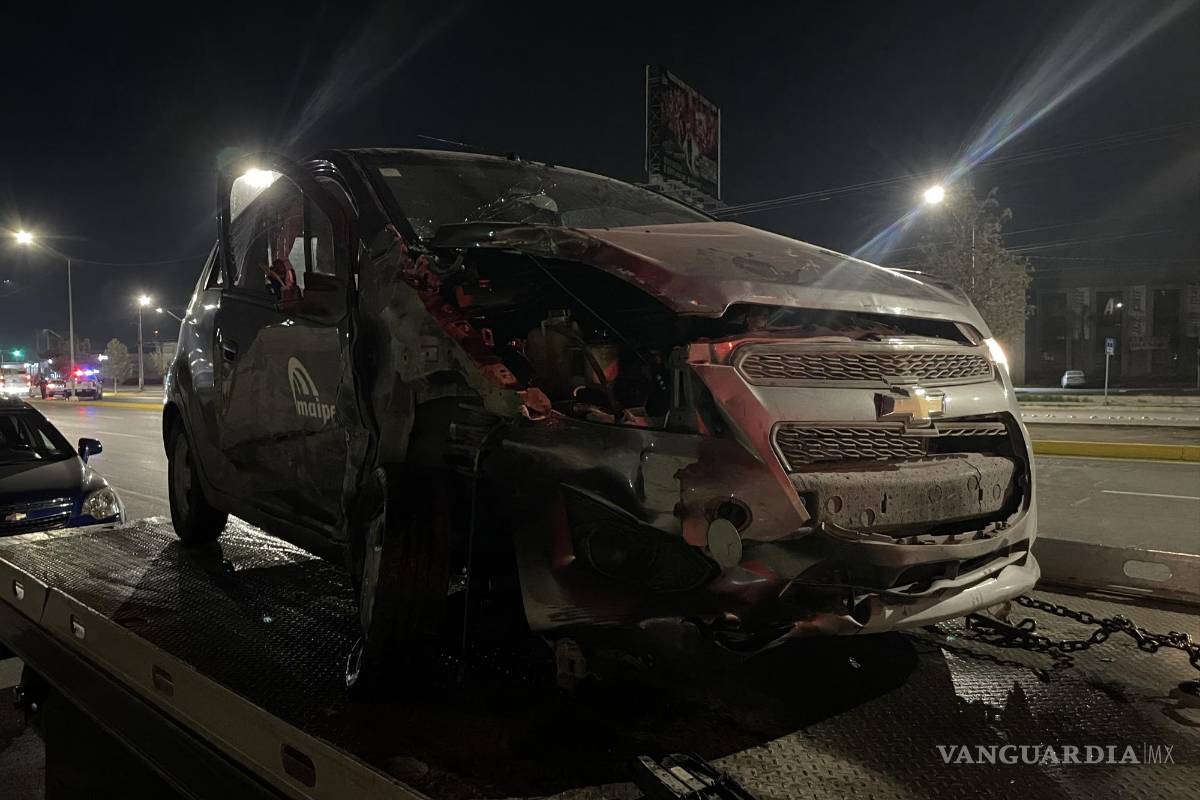 Se pasa semáforo en rojo y causa accidente múltiple en cruce de bulevares de Saltillo