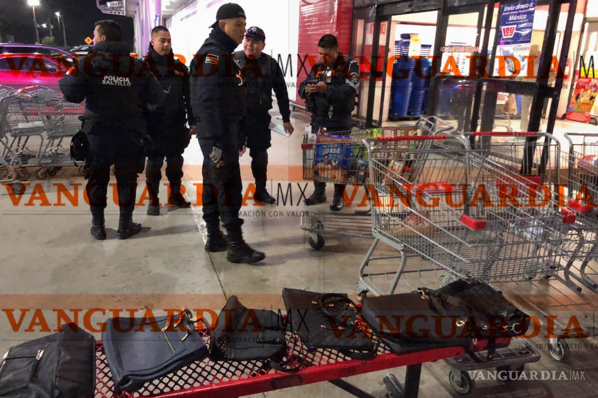 Detienen a cuatro mujeres y un hombre por robo en tienda en Saltillo