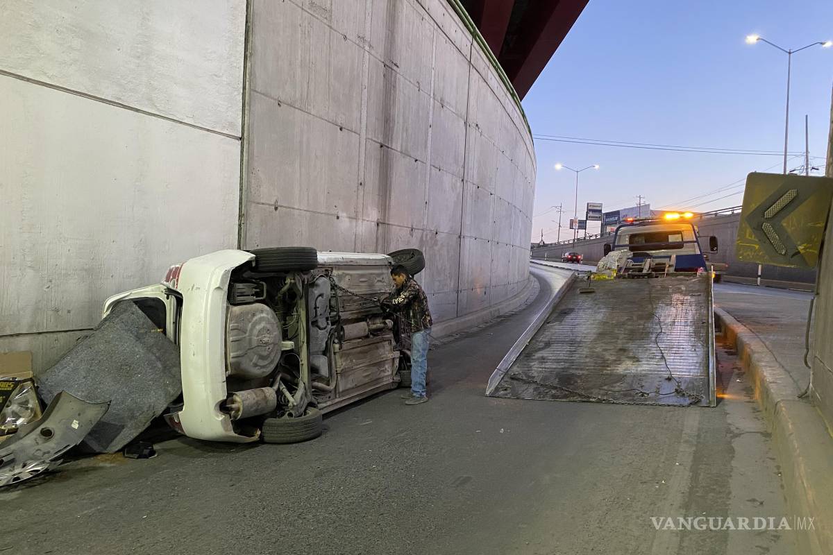 Vuelca acelerado joven tras derrapar en ‘El Sarape’ de Saltillo