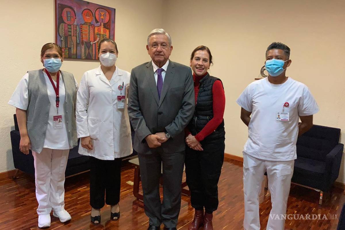 AMLO y Beatriz Gutiérrez se vacunan contra la influenza