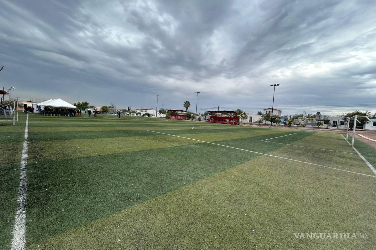 $!La rehabilitación incluyó nueva iluminación, bancas, baños y gradas para los equipos locales.