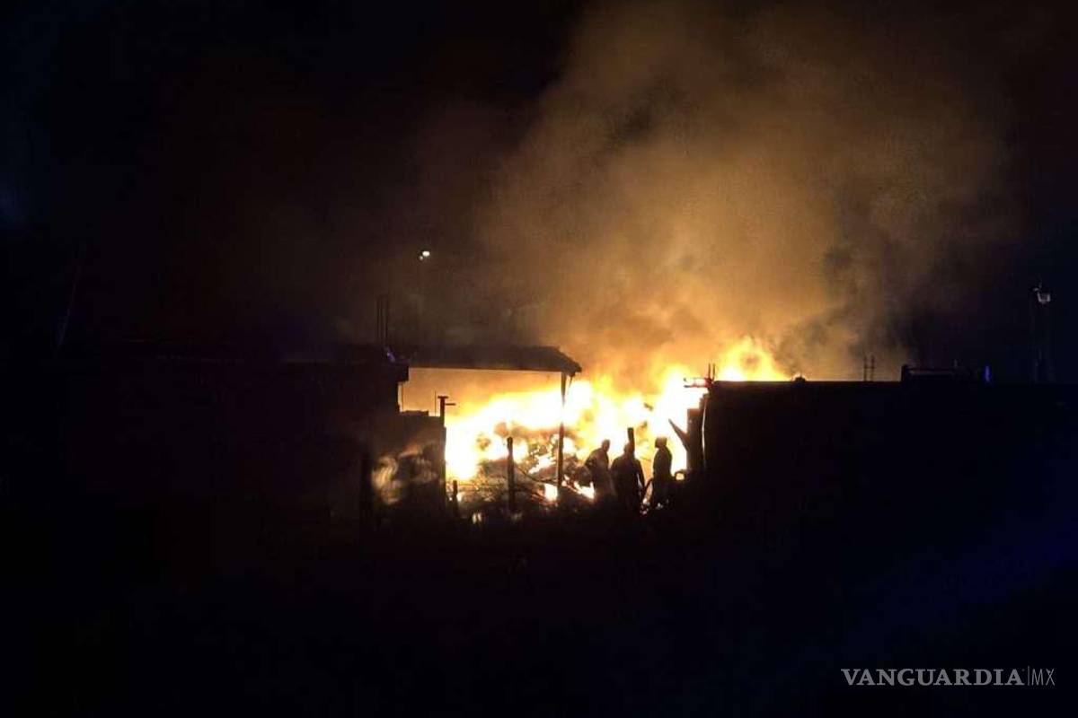Incendio consume toneladas de alfalfa y camiones en Frontera; investigan el caso