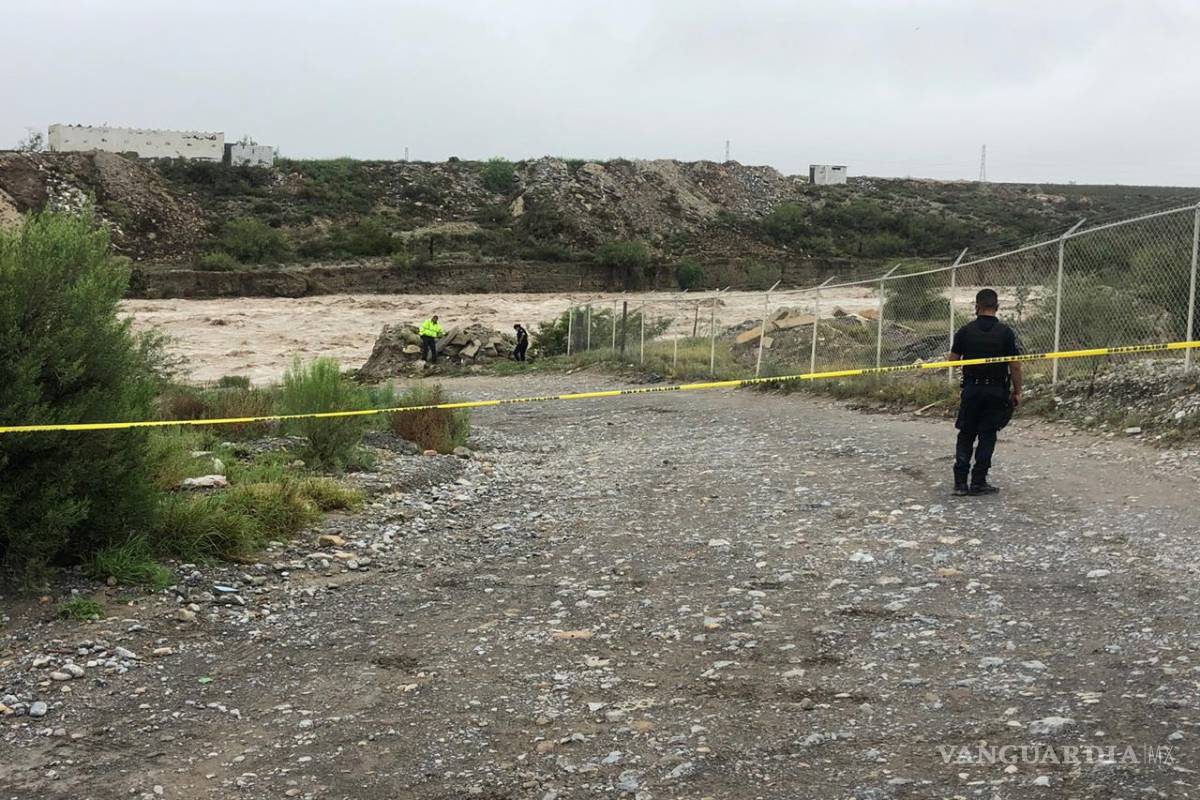 Arrastra corriente a camioneta de familia con 10 personas en Arteaga; tres están desaparecidas