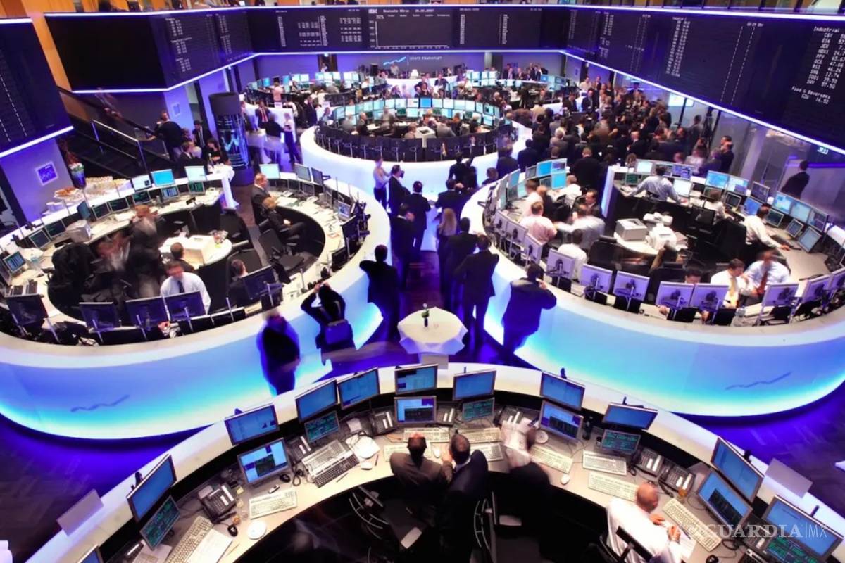 Libra esterlina va en caída libre ante la crisis por la nueva variante de COVID-19