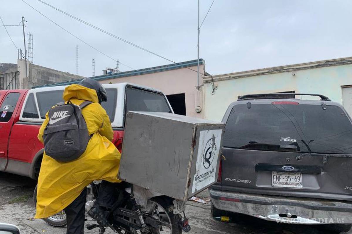 $!Repartidores denuncian poco apoyo de aplicaciones para insumos de higiene, ellos tienen que comprar sus productos y arriesgarse a contagios.