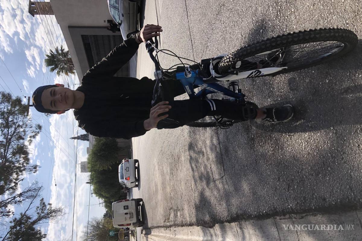 El joven inquieto que aprende responsabilidad, amistad y autonomía en bicicleta