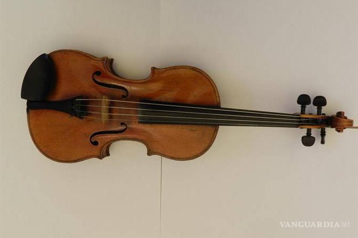 Italia logra recuperar un valioso violín realizado en 1861 dos décadas después del robo