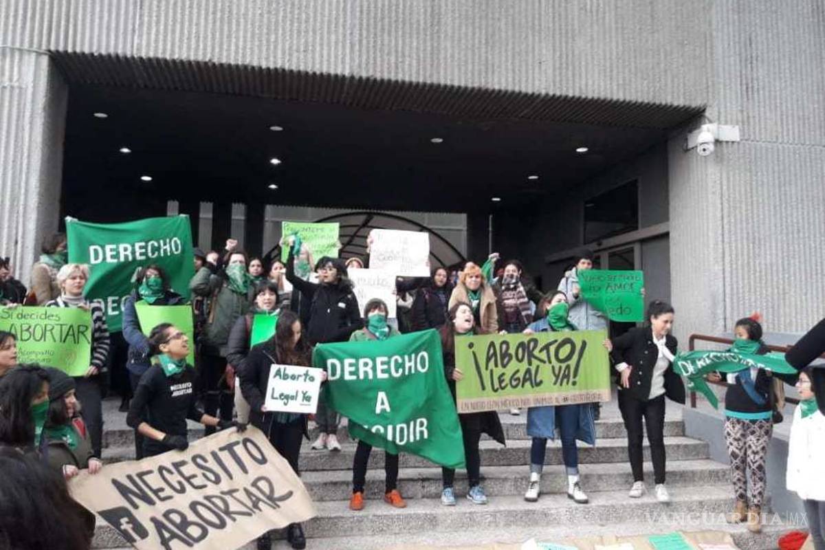 Protestan organizaciones civiles afuera del Congreso de Nuevo León contra Ley Antiaborto