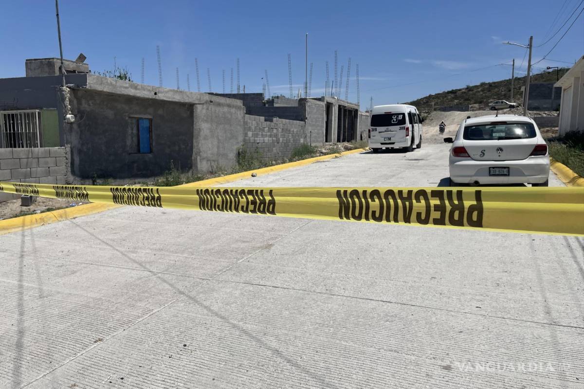 Fallece sobre la vía pública al poniente de Saltillo; vecinos sospechan que lo agredieron