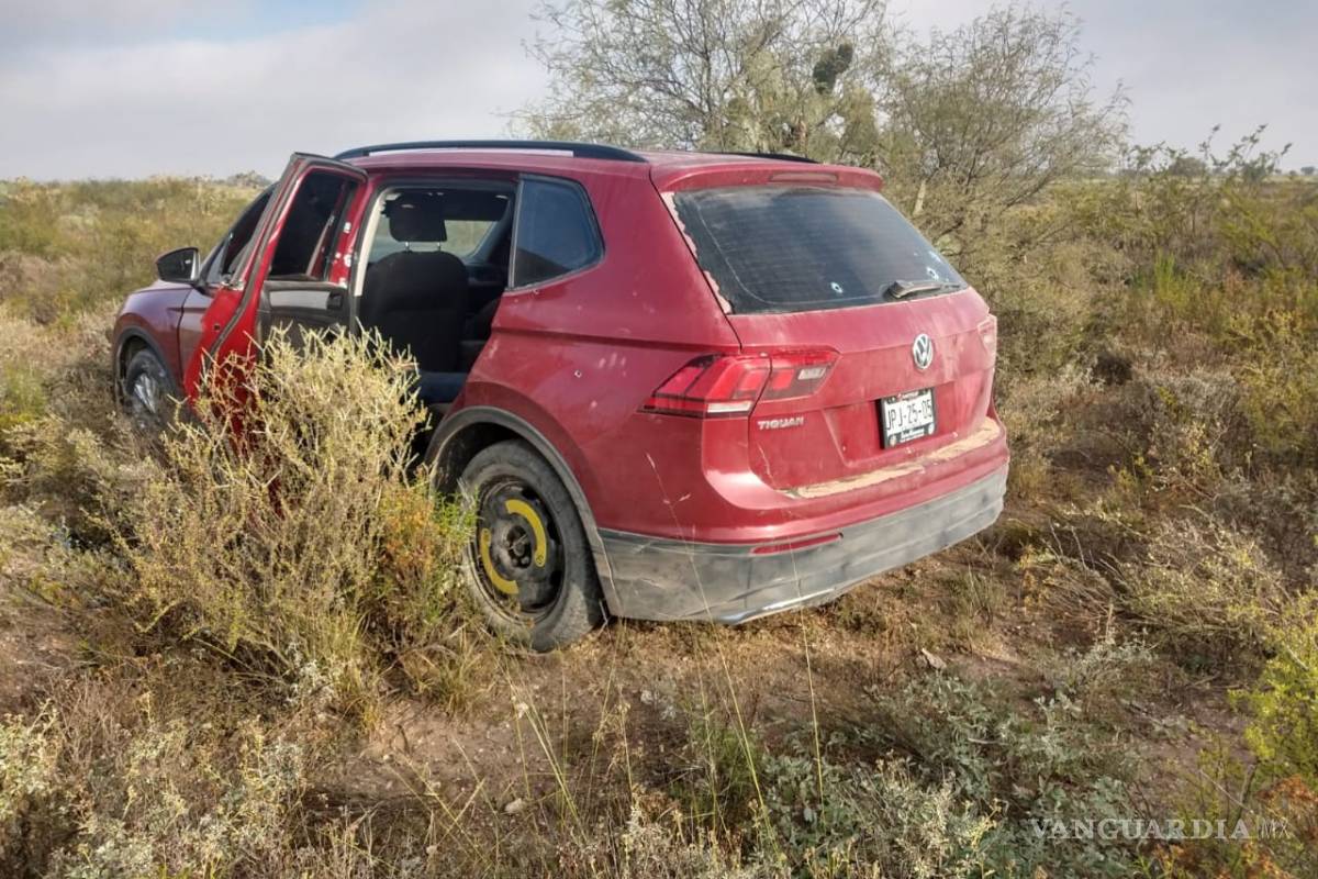 $!Dejan doce cuerpos en camionetas, en carretera de SLP