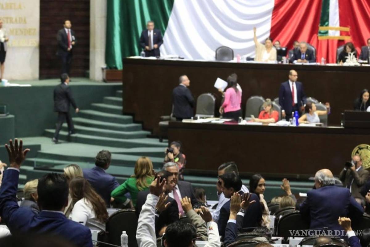 Diputada de Morena se echa un 'sueñito' durante discusión de Reforma Educativa
