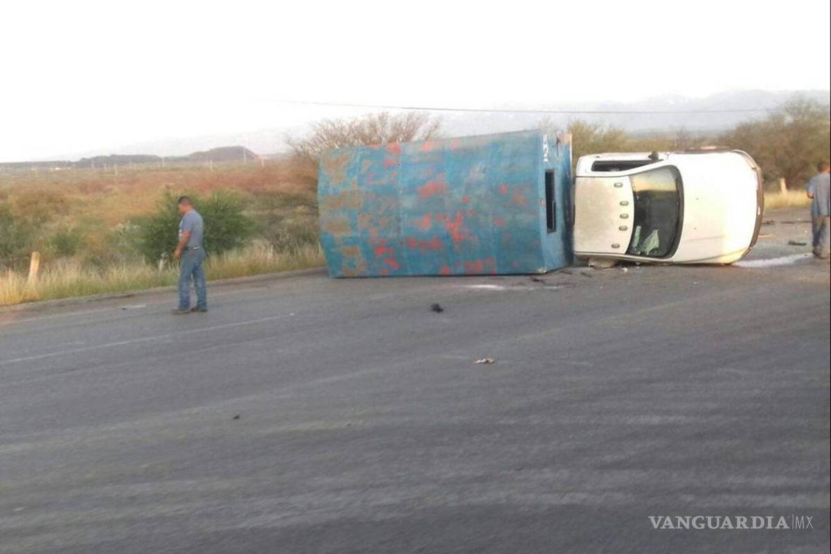 Mueren dos mineros en accidente vial en Barroterán, Coahuila; hay 14 heridos