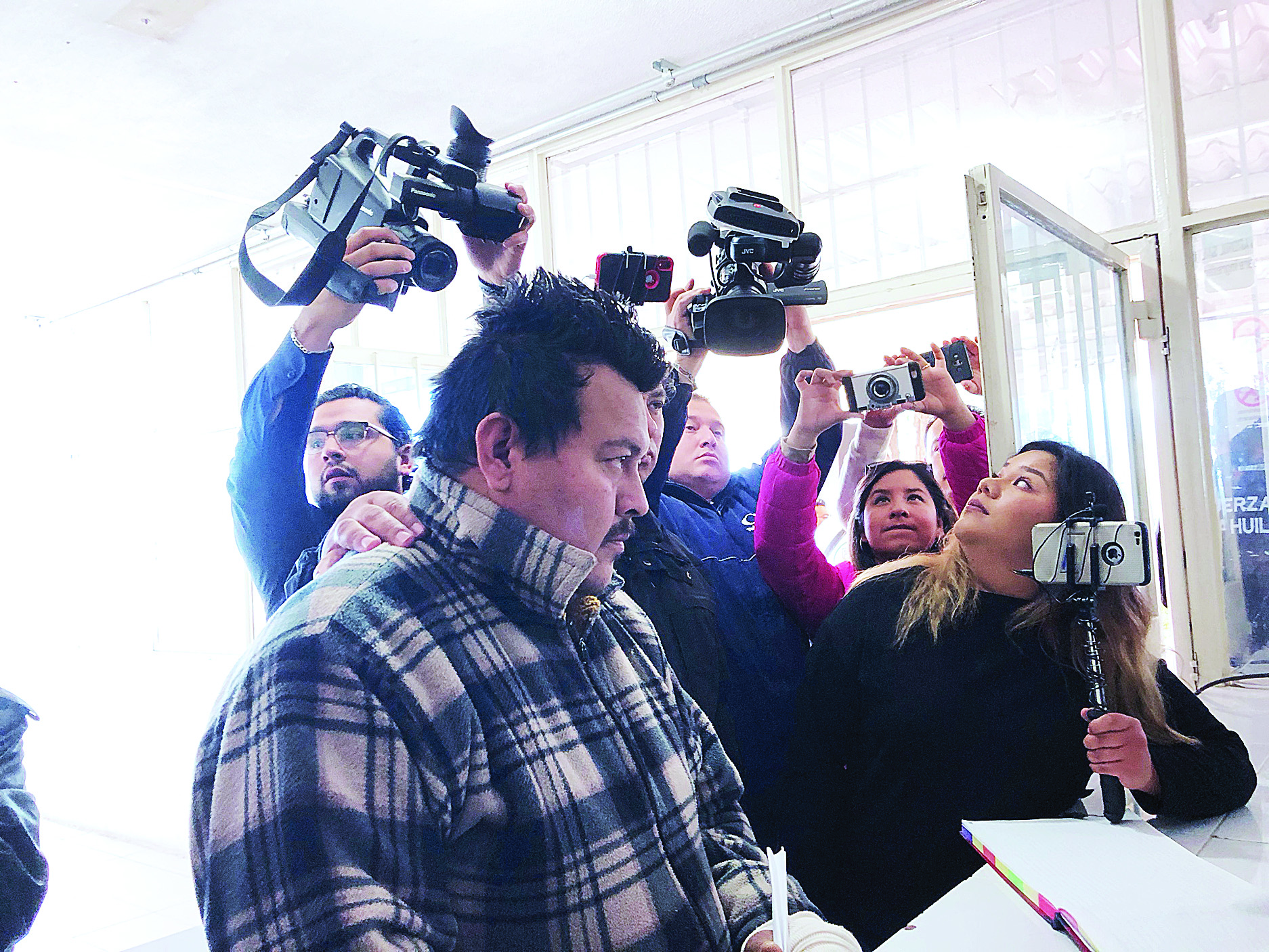 En Coahuila hombre defiende a su familia de ladrón, lo mata y le giran orden de aprehensión