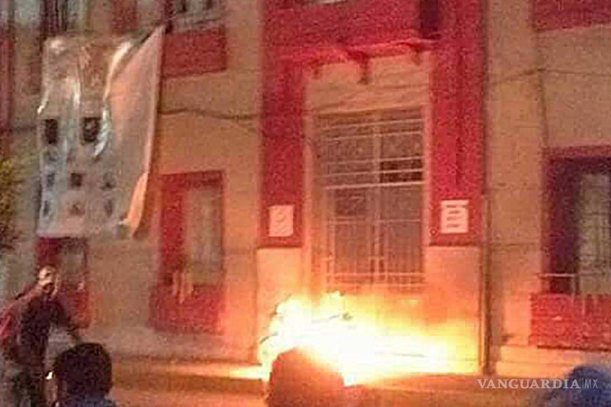 Por inseguridad, vecinos prenden fuego a alcadía en Hidalgo