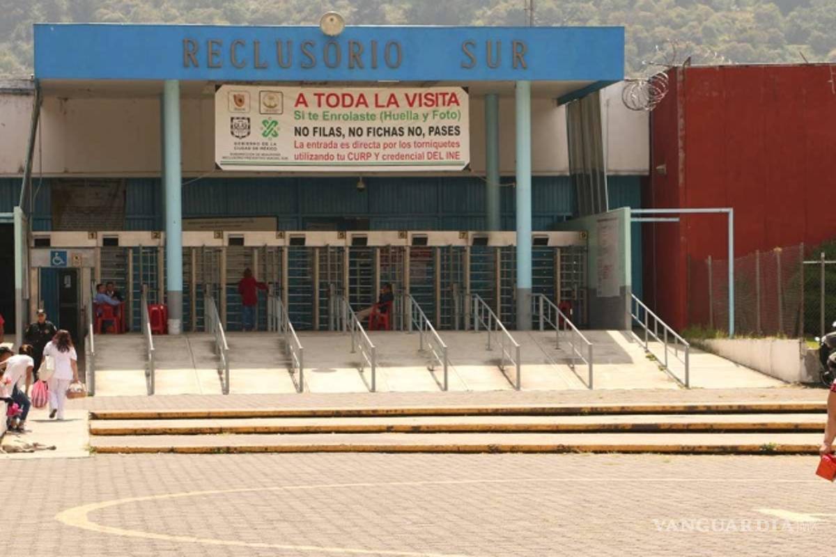 $!Llega Rosario Robles al Reclusorio Sur para audiencia; envía carta en la que pide 'prevalezca la justicia'