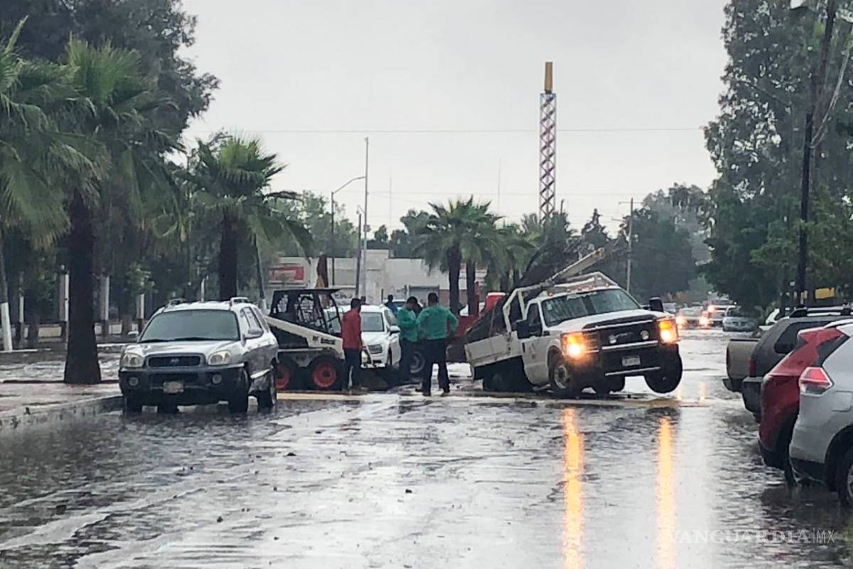 $!Intensas lluvias inundan de nuevo a Torreón, Coahuila