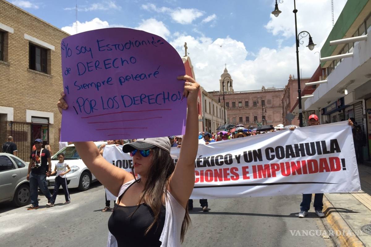 $!Grupos ciudadanos y magisteriales de Coahuila protestan por conflicto en Oaxaca (FOTOS)