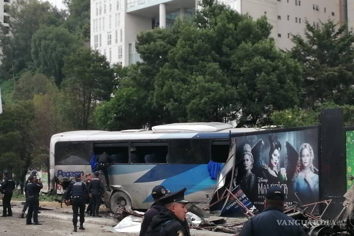 $!Fuerte accidente de autobús en autopista México-Toluca deja 15 personas heridas