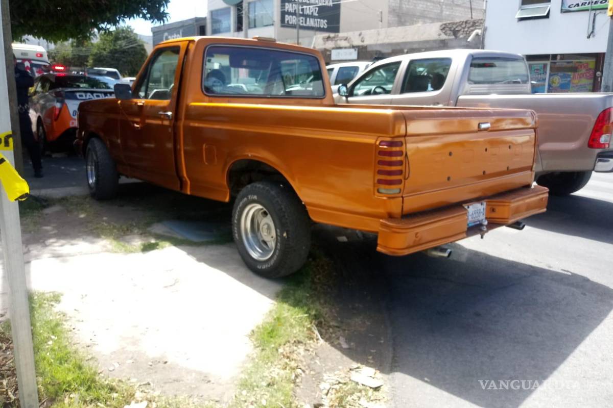 De infarto mueren 2, uno al volante otro en laboratorio