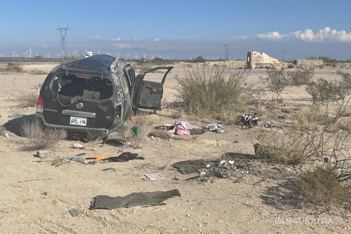 Familia de Oklahoma sufre volcadura en carretera Saltillo-Torreón; fallece joven de 18 años