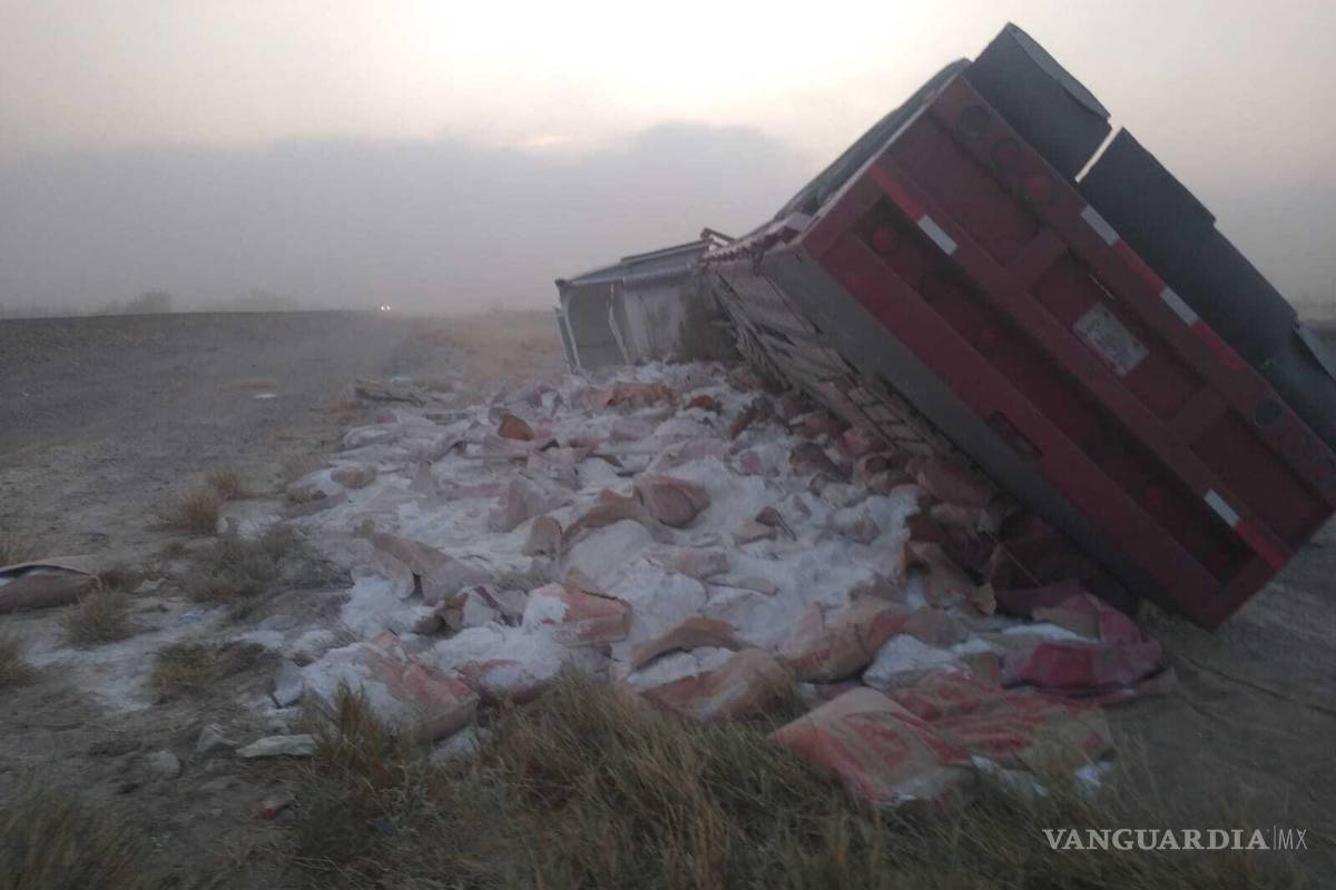 Colisionan dos tráileres debido a tolvaneras en la carretera a Torreón